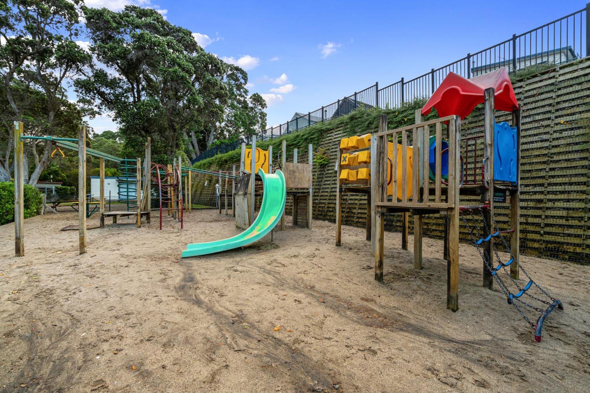Tasman Holiday Parks - Waihi Beach Eksteriør bilde Playground at the park