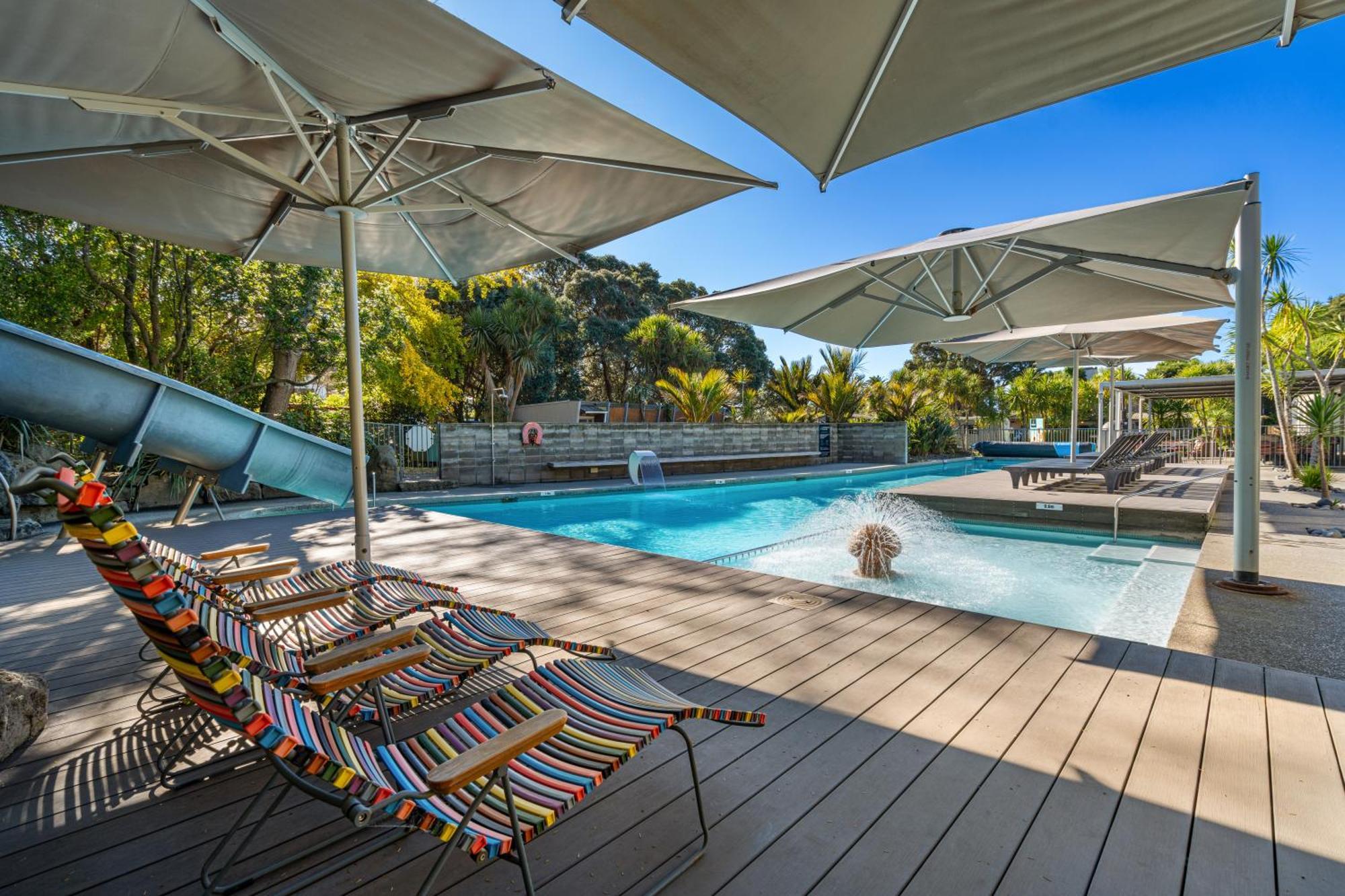 Tasman Holiday Parks - Waihi Beach Eksteriør bilde The pool at the resort