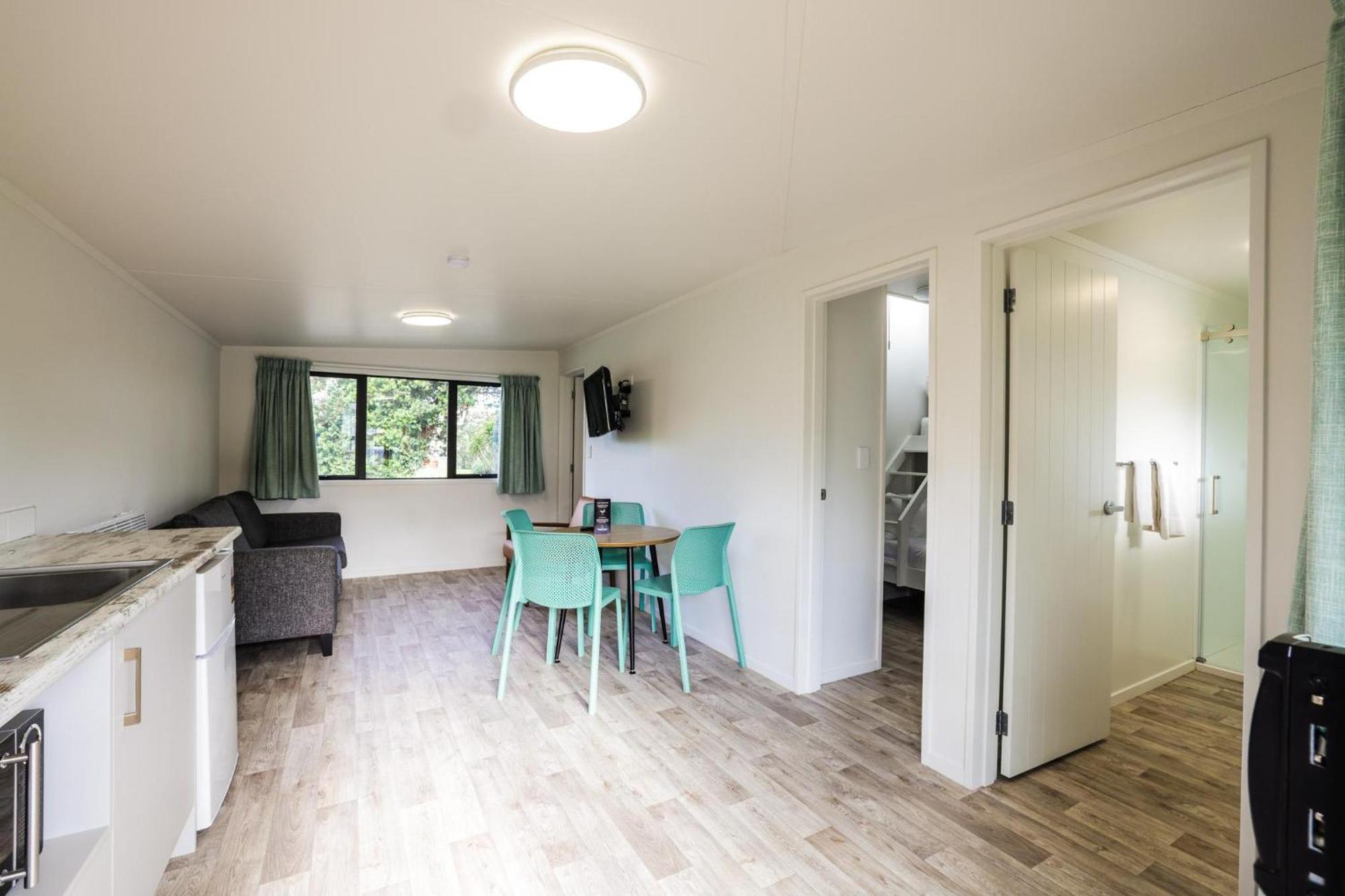 Tasman Holiday Parks - Waihi Beach Eksteriør bilde A typical one-bedroom apartment at the park