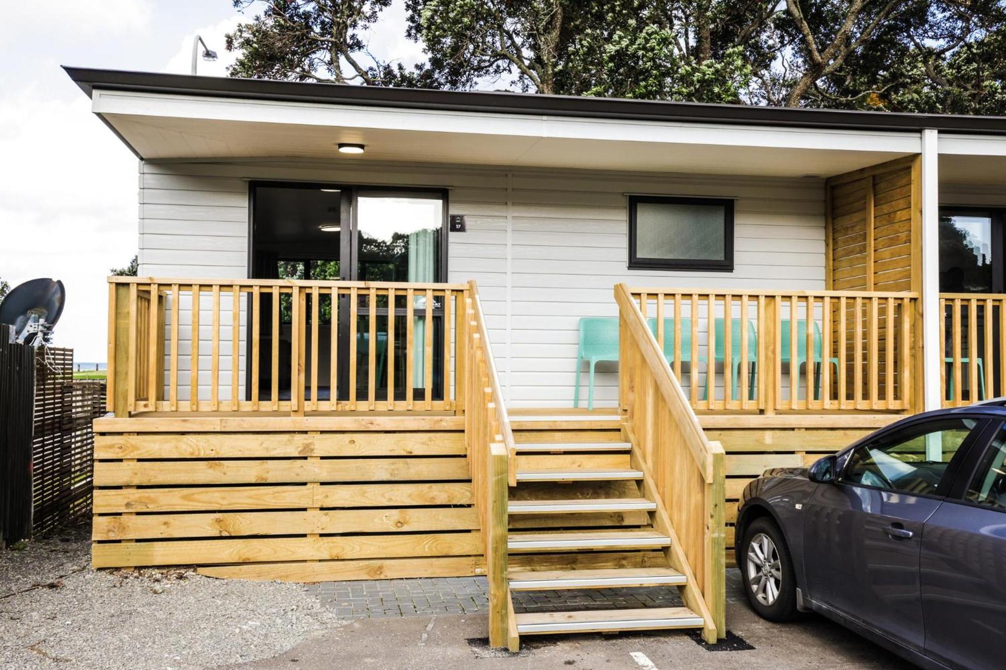 Tasman Holiday Parks - Waihi Beach Eksteriør bilde A tiny home in New Zealand