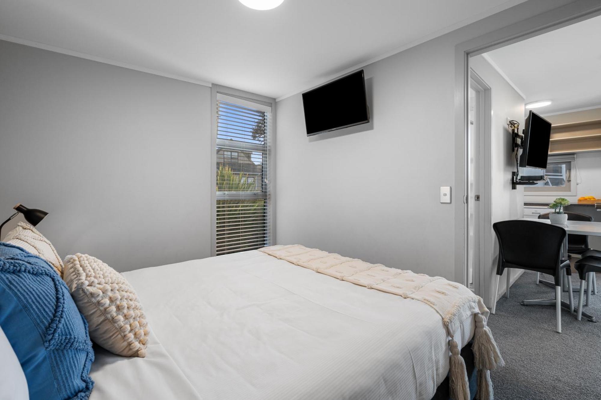 Tasman Holiday Parks - Waihi Beach Eksteriør bilde A bedroom in a typical apartment