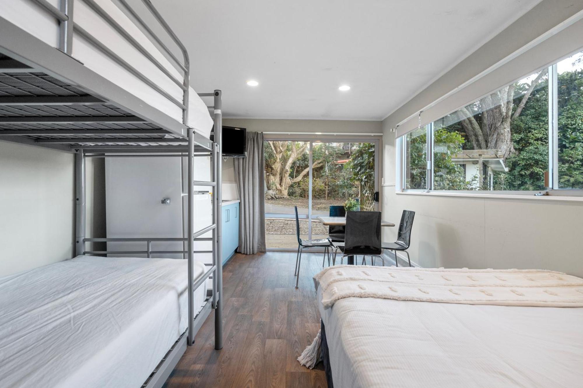 Tasman Holiday Parks - Waihi Beach Eksteriør bilde A typical studio at the University of Western Australia