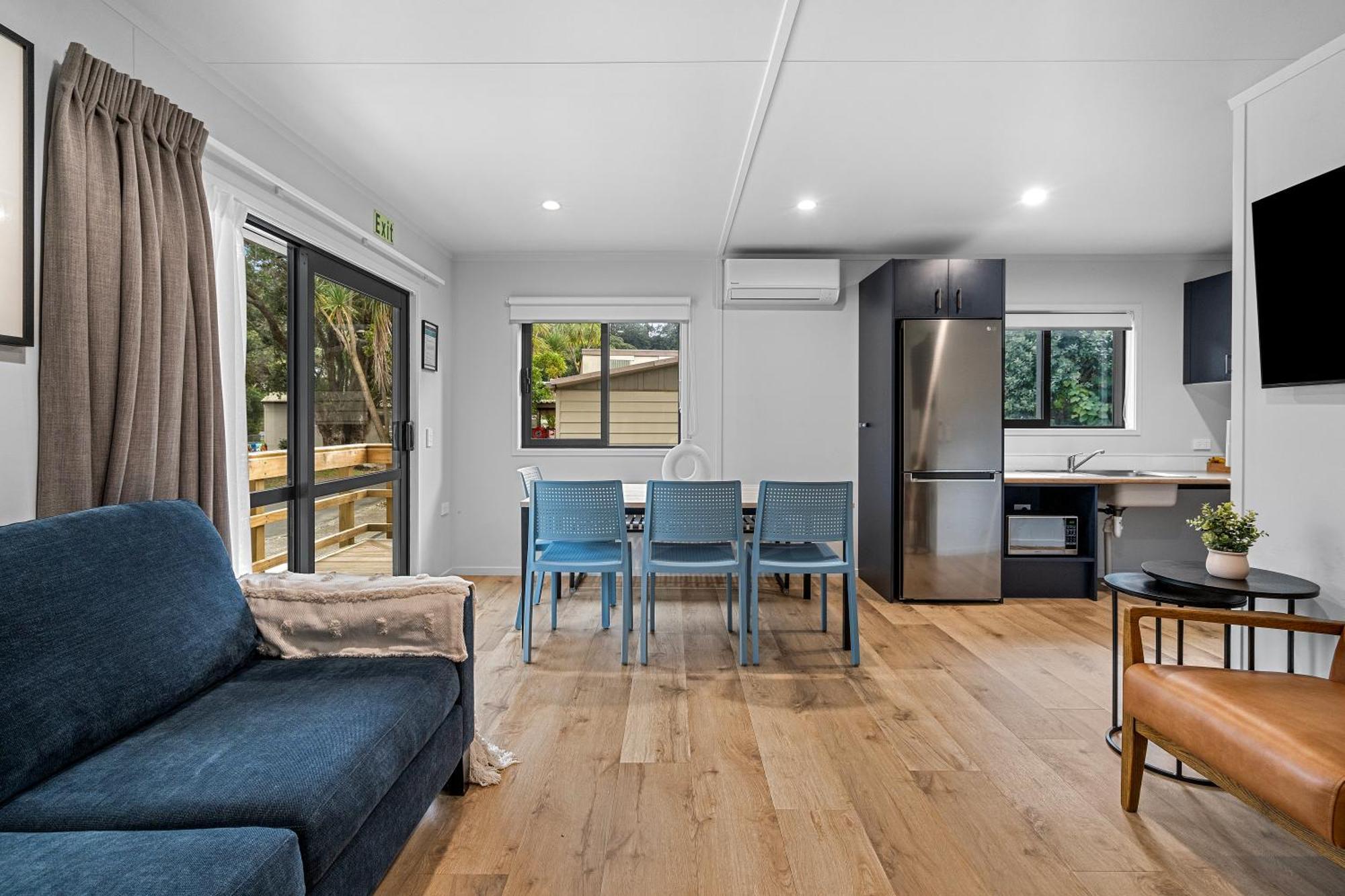 Tasman Holiday Parks - Waihi Beach Eksteriør bilde A modern bach interior